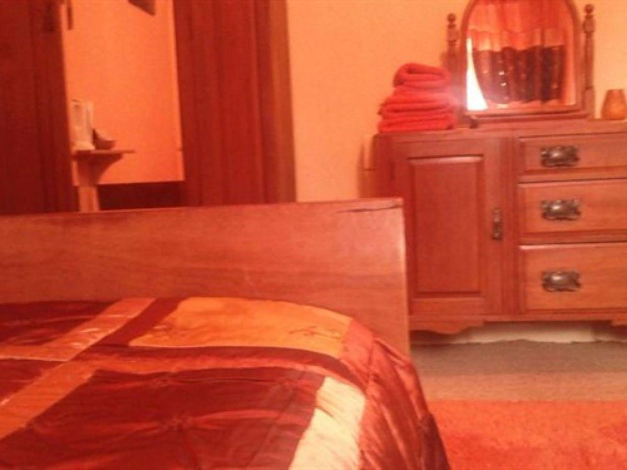 Sunset House Chambres De Hotes Magnac-Laval ภายนอก รูปภาพ